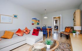 Edinburgh Central 2-Bedroom Old Town Apartment